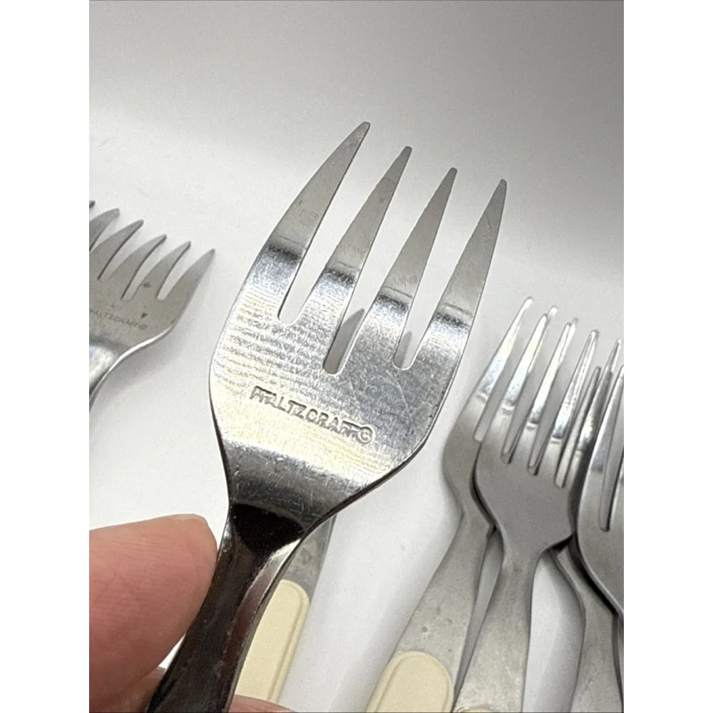 20 Pieces Pfaltzgraff TEA ROSE Stainless Plastic Handle Flatware
